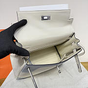 Colestore Hermes Ghillies Kelly 28 in Swift Leather Cream & Baby Blue - 3