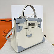 Colestore Hermes Ghillies Kelly 28 in Swift Leather Cream & Baby Blue - 2