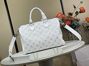 Colestore Louis Vuitton VISIONARY JOURNEYS SEOUL EXCLUSIVE Speedy P9 Bandoulière 30 M27144 32 x 22.5 x 18cm - 3