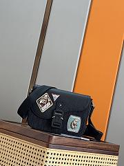 Colestore Dior Small Saddle Messenger Bag with Flap Black Dior Oblique Jacquard, Black Grained Calfskin and Multicolor Dior Mountain Patches 23 x 18 x 6cm - 1