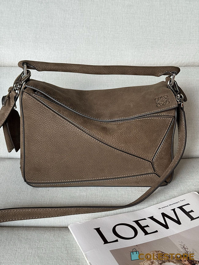 Colestore  Loewe Small Featherlight Puzzle bag in Grained Nubuck Dark Brown 24x16.5x10.5cm - 1