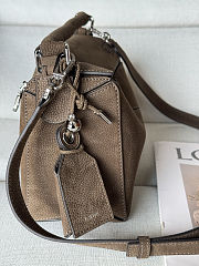 Colestore  Loewe Small Featherlight Puzzle bag in Grained Nubuck Dark Brown 24x16.5x10.5cm - 2