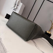 Colestore  Loewe Loop Hobo in Supple Grained Calfskin Green 29x10.5x22cm - 6