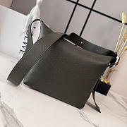 Colestore  Loewe Loop Hobo in Supple Grained Calfskin Green 29x10.5x22cm - 4