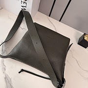 Colestore  Loewe Loop Hobo in Supple Grained Calfskin Green 29x10.5x22cm - 3