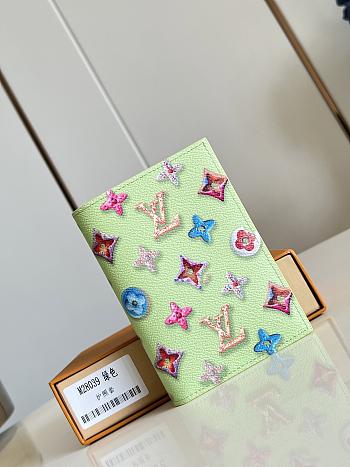 Colestore Louis Vuitton Passport Cover Pistachio M28039 10 x 14 x 2.5 cm