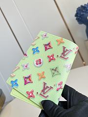 Colestore Louis Vuitton Passport Cover Pistachio M28039 10 x 14 x 2.5 cm - 3