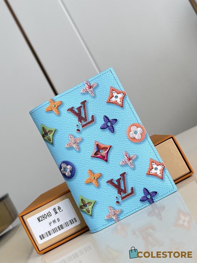 Colestore Louis Vuitton Passport Cover Blueberry M28040 10 x 14 x 2.5 cm - 1