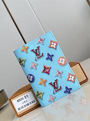 Colestore Louis Vuitton Passport Cover Blueberry M28040 10 x 14 x 2.5 cm - 1
