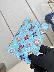 Colestore Louis Vuitton Passport Cover Blueberry M28040 10 x 14 x 2.5 cm - 5