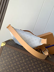 Colestore Louis Vuitton Rush Bumbag White 30 x 15 x 8cm - 3