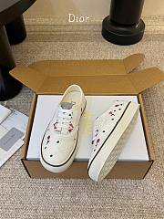 Colestore Dior Dioramour Dior Saltwind Sneaker White Cotton Embroidered with Multicolor Doves & Roses Motif - 4