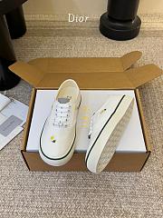 Colestore Dior Saltwind Sneaker White Cotton Embroidered with Multicolor Dior Daisy Motif - 2