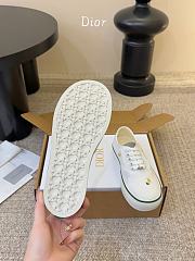Colestore Dior Saltwind Sneaker White Cotton Embroidered with Multicolor Dior Daisy Motif - 3