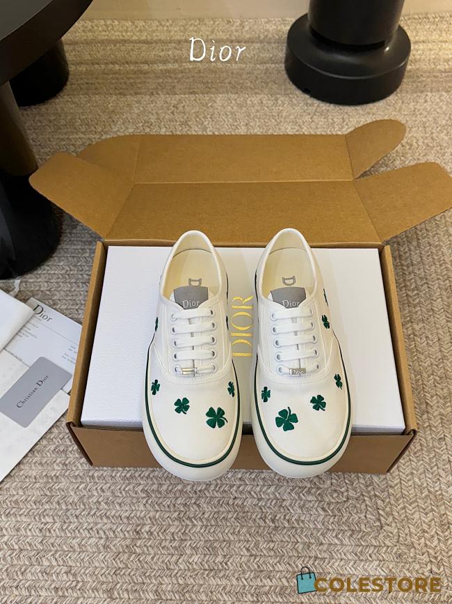 Colestore Dior Saltwind Sneaker White Cotton Embroidered with Green Dior Clover Motif - 1