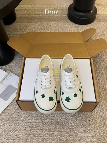 Colestore Dior Saltwind Sneaker White Cotton Embroidered with Green Dior Clover Motif