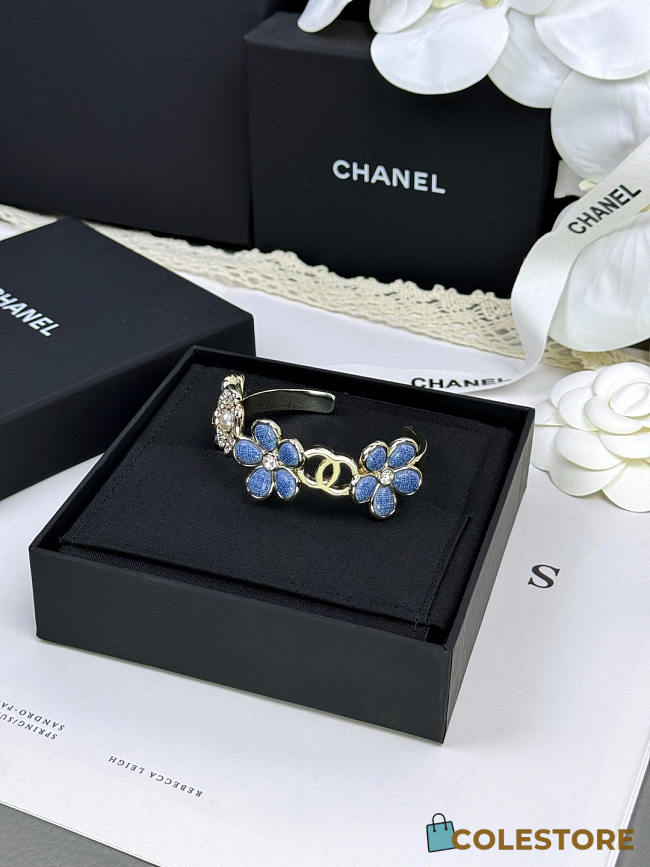 Colestore Chanel Bracelet Metal, high-grade resin & stone beads  Gold, Blue, Pearl White & Crystal White - 1