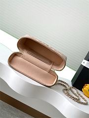 Colestore Chanel Top Handle Vanity With Chain Beige Caviar 19x14x5cm - 2