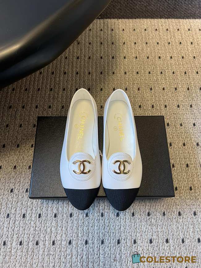 Colestore Chanel Moccasins Calfskin & Grosgrain White & Black  - 1