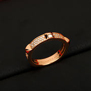 Colestore Hermes Rose Gold Scalloped Band Ring With Pavé Crystals - 5