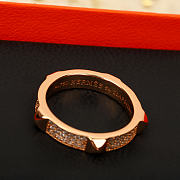 Colestore Hermes Rose Gold Scalloped Band Ring With Pavé Crystals - 3