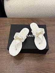Colestore Chanel Quilted Lambskin Thong Sandals With Bow Detail  White & Gold - 3