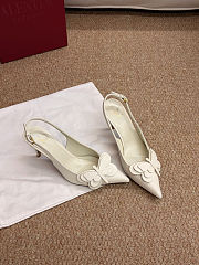 Colestore Valentino Garavani VLogo Slingback Pumps With Butterfly Appliqué Ivory - 3