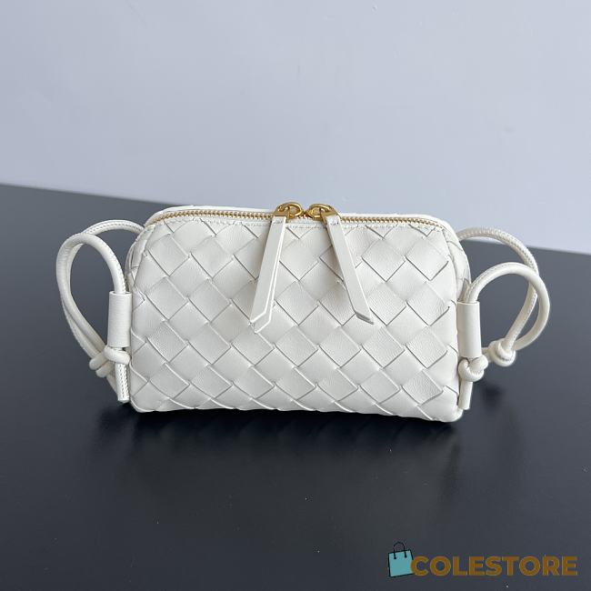 Colestore Bottega Veneta Intrecciato Concert Pouch in Sea salt 18.5x11.5x8.5cm - 1