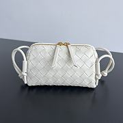 Colestore Bottega Veneta Intrecciato Concert Pouch in Sea salt 18.5x11.5x8.5cm - 1