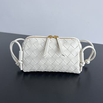 Colestore Bottega Veneta Intrecciato Concert Pouch in Sea salt 18.5x11.5x8.5cm
