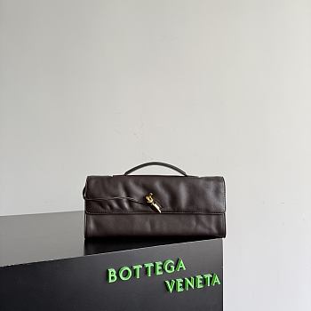 Colestore  Bottega Veneta Women's Andiamo Clutch in Fondant 31x13x3cm 
