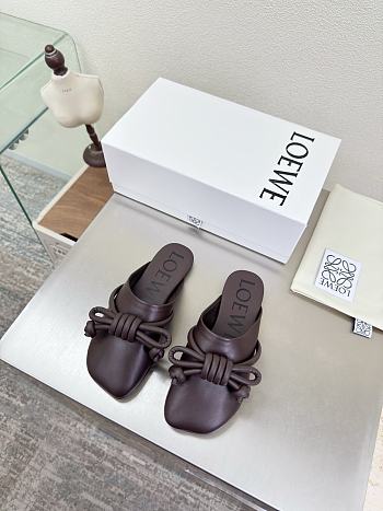 Colestore  Loewe Flamenco Knot mule in lambskin Dark Brownie
