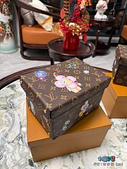 Colestore Louis Vuitton Triplets Cardboard Box Inside a Pink Microfiber 19 x 13 x 13cm - 1