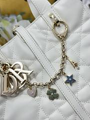 Colestore Dior Small Dior Toujours Vertical Tote Bag Charm Latte 18.5 x 18.5 x 12 cm - 6