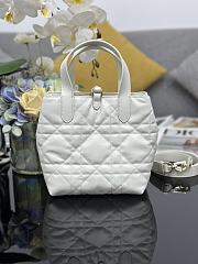Colestore Dior Small Dior Toujours Vertical Tote Bag Charm Latte 18.5 x 18.5 x 12 cm - 2