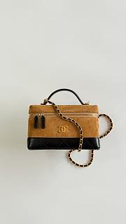 Colestore Chanel Vanity with Chain   Suede Calfskin, Shiny Lambskin & Gold-Tone Metal  Beige & Black 17x19.5x5cm - 1