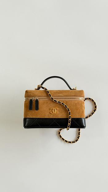 Colestore Chanel Vanity with Chain   Suede Calfskin, Shiny Lambskin & Gold-Tone Metal  Beige & Black 17x19.5x5cm