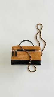 Colestore Chanel Vanity with Chain   Suede Calfskin, Shiny Lambskin & Gold-Tone Metal  Beige & Black 17x19.5x5cm - 4
