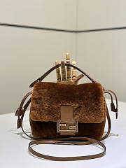 Colestore  Fendi Mamma Baguette Small Mini-bag in Brown Shearling 20x9x13cm - 6