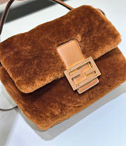 Colestore  Fendi Mamma Baguette Small Mini-bag in Brown Shearling 20x9x13cm - 5