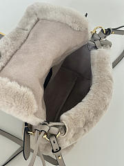 Colestore  Fendi Mamma Baguette Small Mini-bag in Grey Shearling 20x9x13cm - 2