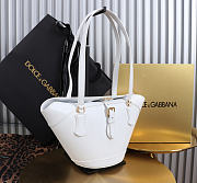 Colestore  Dolce & Gabbana Capri coffa bag in calfskin in White 18x15x13cm - 5