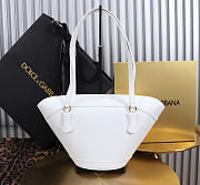 Colestore  Dolce & Gabbana Capri coffa bag in calfskin in White 18x15x13cm - 2