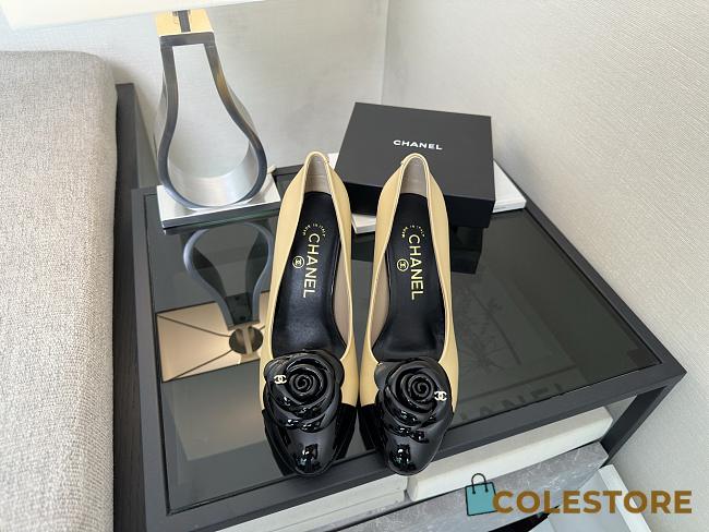 	 Colestore Chanel Camellia Patent Leather Pumps with CC Logo Beige & Black - 1