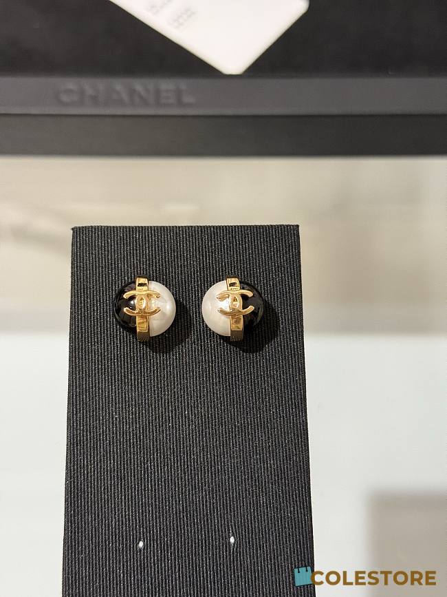 Colestore Chanel Black Lucite, Imitation Pearl And Gold Metal CC Earrings - 1