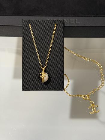 Colestore Chanel CC Logo Two-Tone Resin Ball Pendant Necklace with Gold Chain