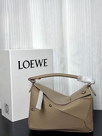  Colestore Loewe Panta large Puzzle bag in shiny calfskin Clay 24x10.5x16.5cm