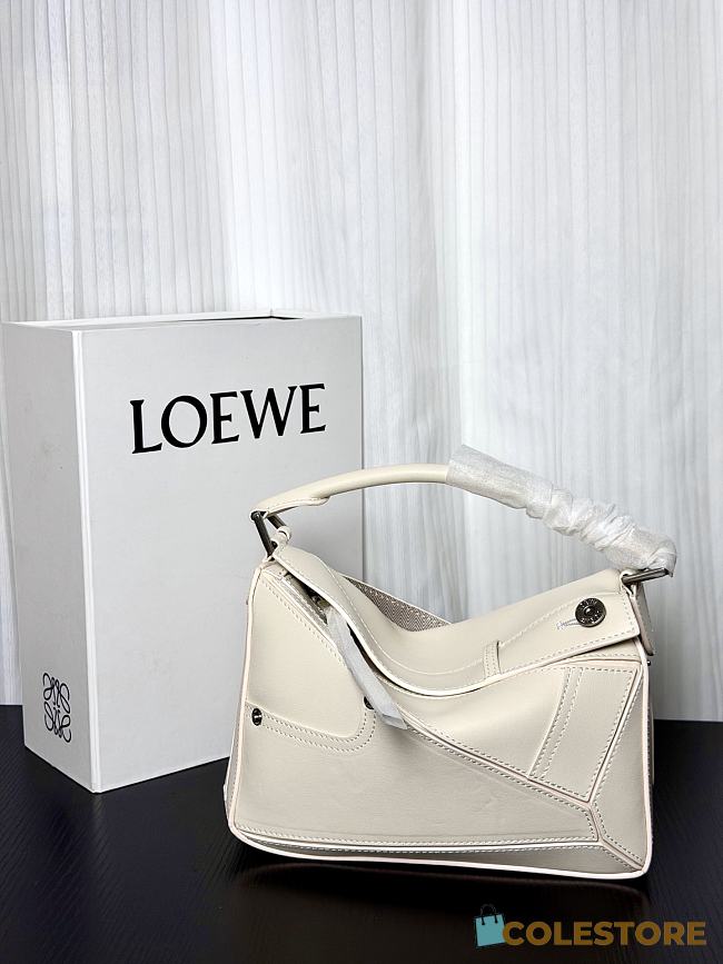 	 Colestore Loewe Panta large Puzzle bag in shiny calfskin Light Ghost 24x10.5x16.5cm - 1