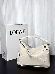 	 Colestore Loewe Panta large Puzzle bag in shiny calfskin Light Ghost 24x10.5x16.5cm - 1