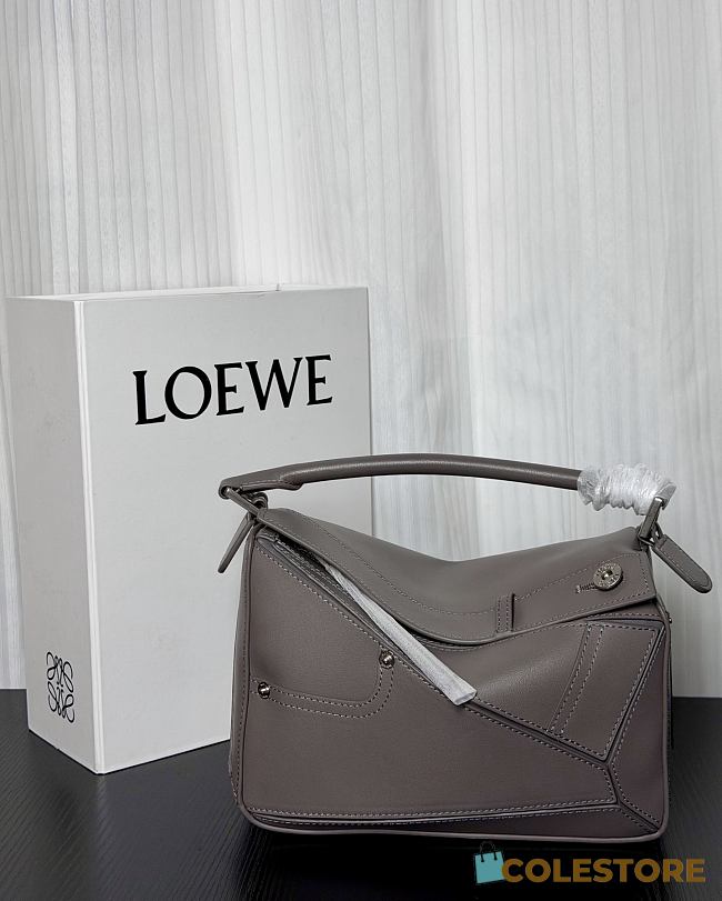 Colestore Loewe Panta large Puzzle bag in shiny calfskin Grey 24x10.5x16.5cm - 1